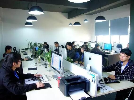 宁波电子行业贸促会携企考察吉云教育科技集团，共探信息技术服务新生态